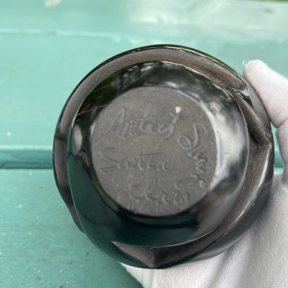 Vintage Santa Clara Pueblo Pottery by Anita L. Suazo Carved Blackware - Picture 9 of 9